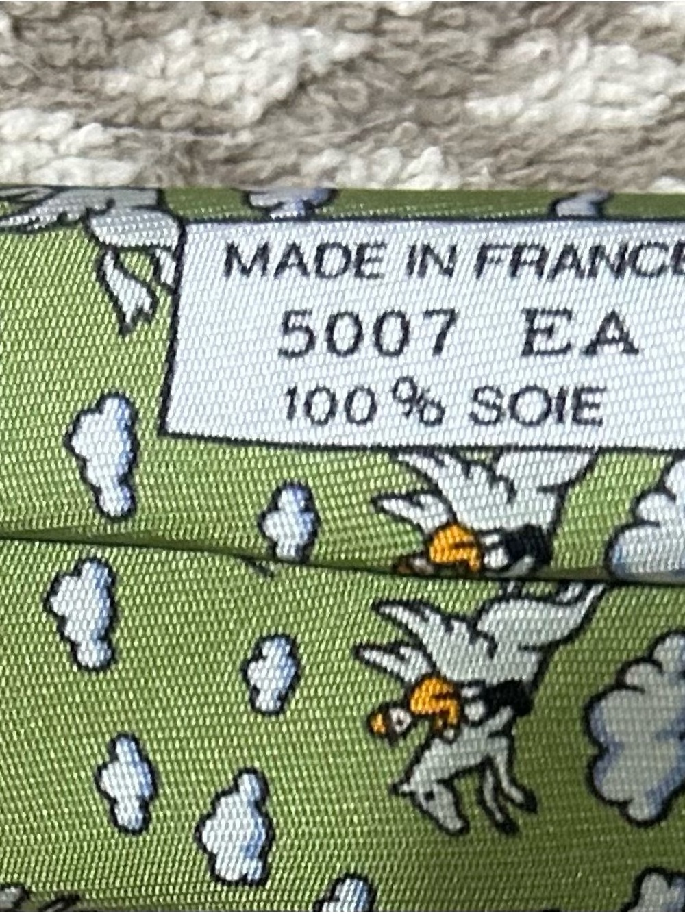 Hermes Light Green Silk Tie with Pegasus and Cloud Motif - Picture 2 of 4